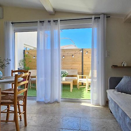Chez Lisa Apartment Пор-Сен-Луи-дю-Рон Екстериор снимка