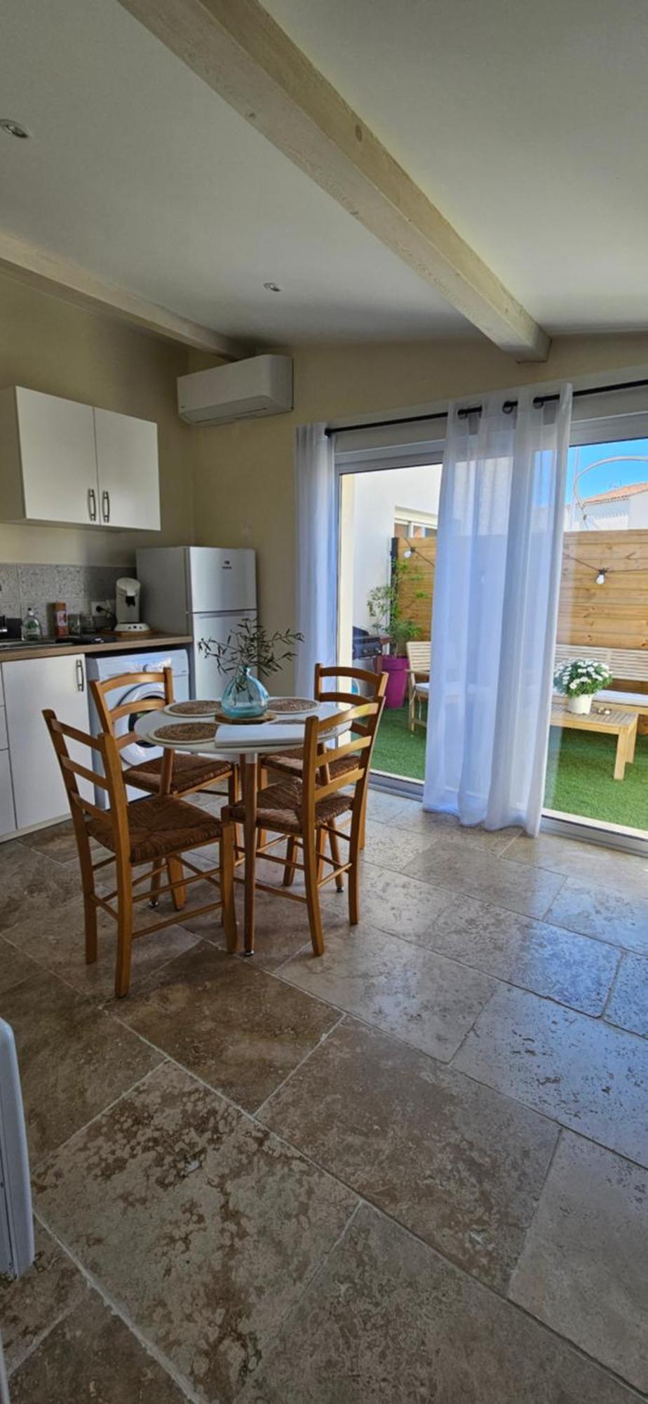Chez Lisa Apartment Пор-Сен-Луи-дю-Рон Екстериор снимка